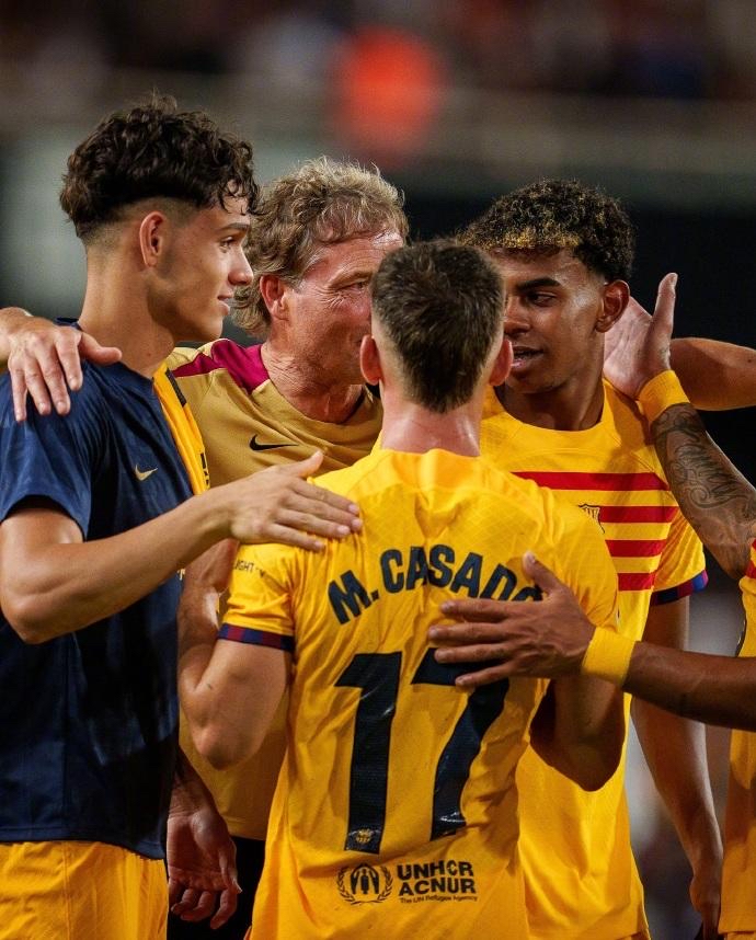 IM体育官方网-瓦伦西亚强势波兰，范佩西统治全场