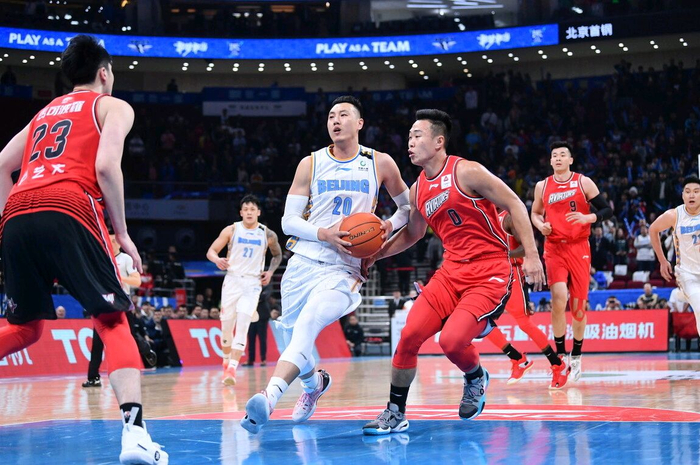 IM体育赛事直播入口-北京队险胜山东队，布克带队取胜