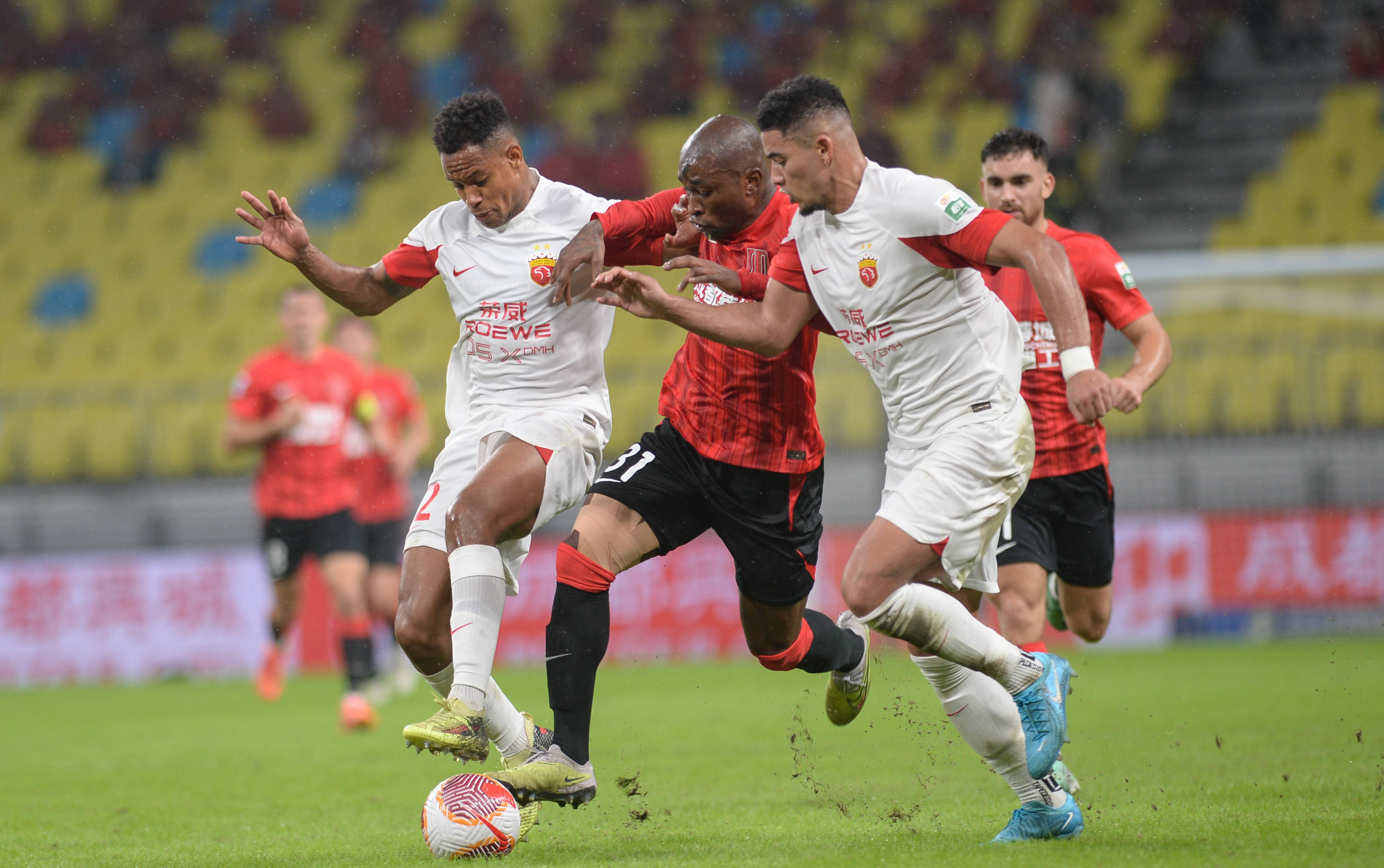 IM体育注册链接-深圳佳兆业客场大胜，继续保持领先